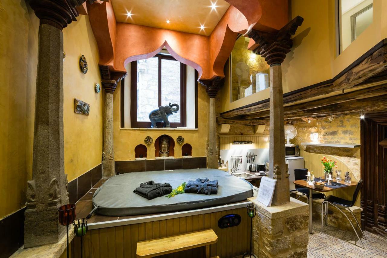 Jacuzzi Prive, Les 1001 Nuits A Apartment *